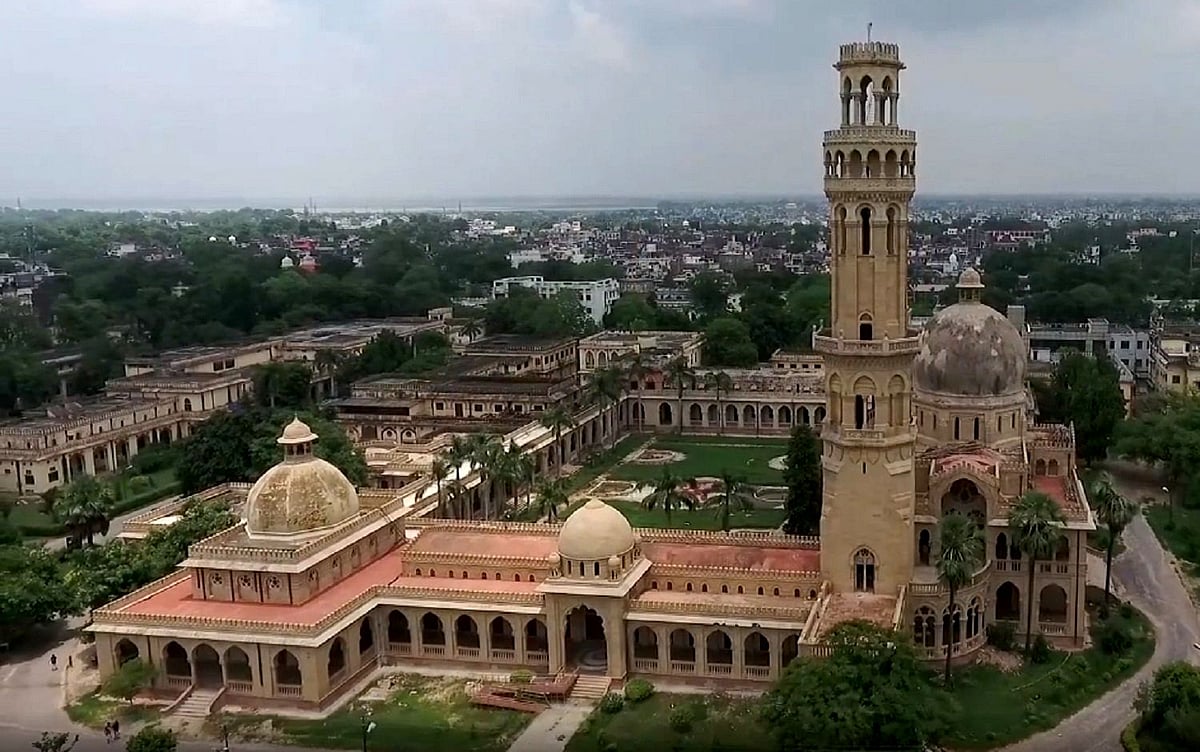 الٰہ آباد یونیورسٹی میں طلبا کے شدید احتجاج کے پیش نظر یونیورسٹی انتظامیہ نے پوسٹ گریجویٹ داخلہ ملتوی کرنے کا کیا اعلان