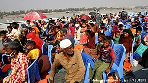 بنگلہ دیش: ایک لاکھ روہنگیا پناہ گزینوں کو متنازع جزیرے پر منتقل کرنے کا فیصلہ