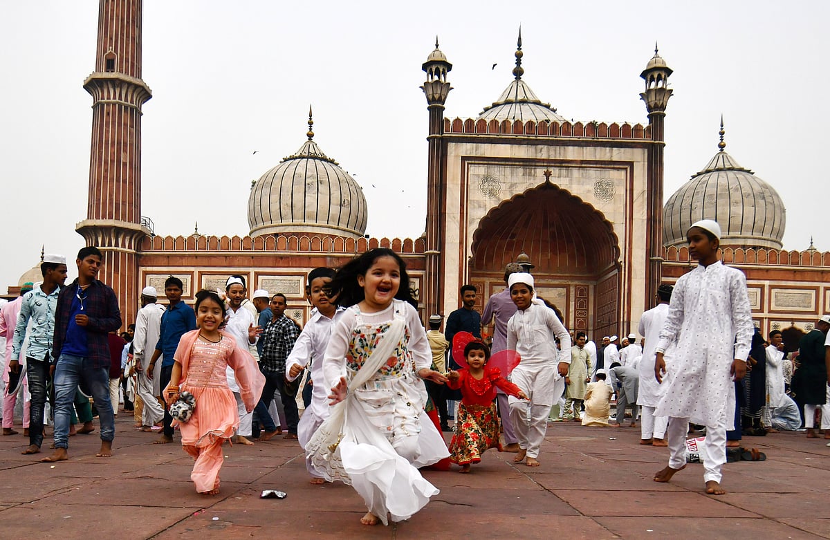 پورے ملک میں جوش و خروش کے ساتھ منائی گئی عید