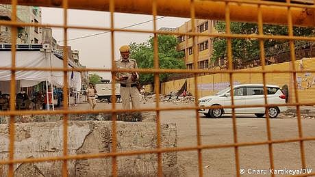 بھارت: بھوک مٹانے کے لیے پیسے مانگنے پر پولیس نے بچے کا گلا دبا کر مار دیا