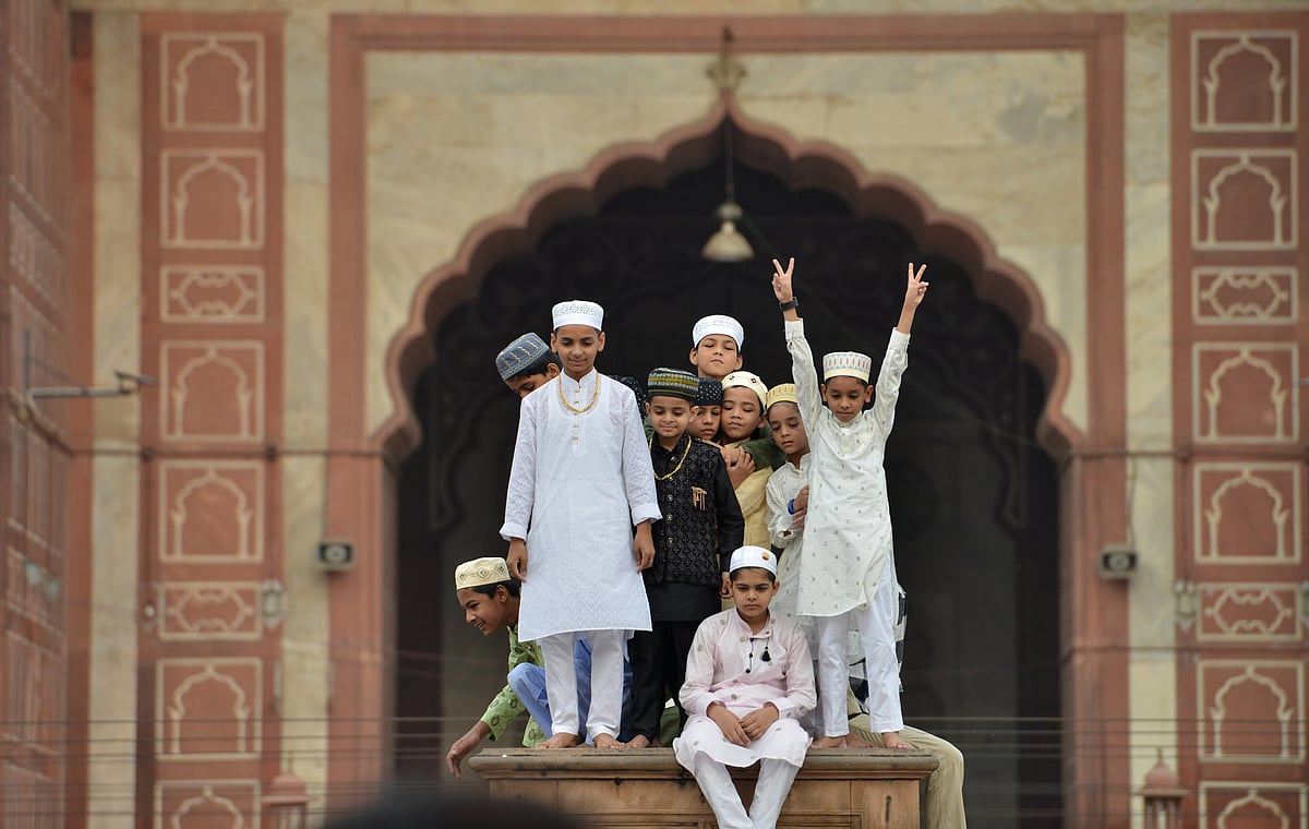 پورے ملک میں جوش و خروش کے ساتھ منائی گئی عید