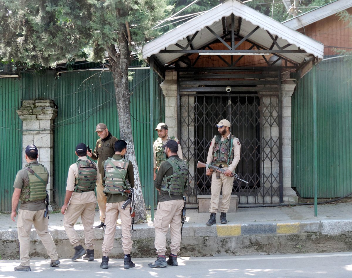 مجھے بڈگام میں بر سر احتجاج پنڈتوں سے ملنے کی اجازت نہیں دی گئی: محبوبہ مفتی کا دعویٰ