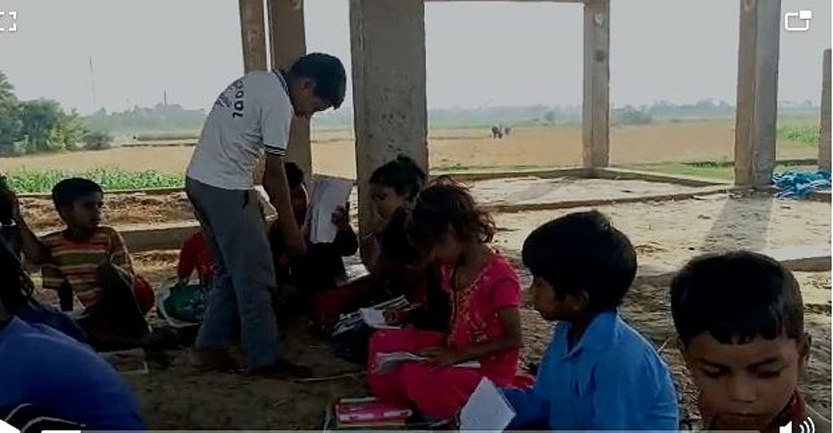 وزیر اعلیٰ نتیش کمار سے تعلیم کے لیے مدد مانگ کر سرخیوں میں آیا سونو بچوں کو پڑھاتا ہے ٹیوشن