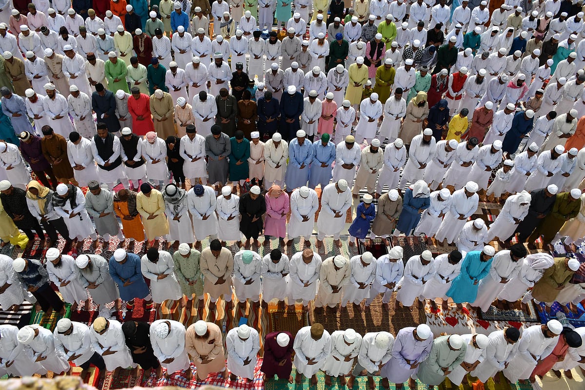 پورے ملک میں جوش و خروش کے ساتھ منائی گئی عید