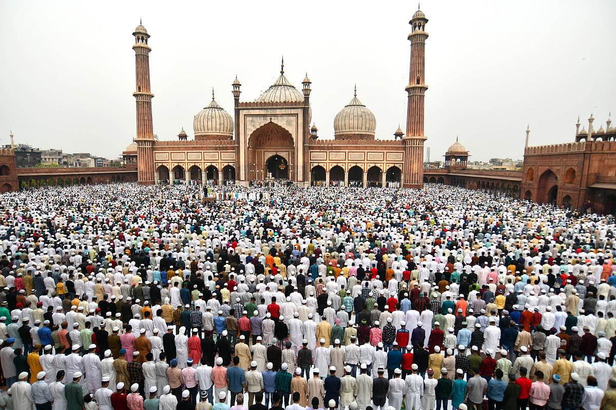 پورے ملک میں جوش و خروش کے ساتھ منائی گئی عید
