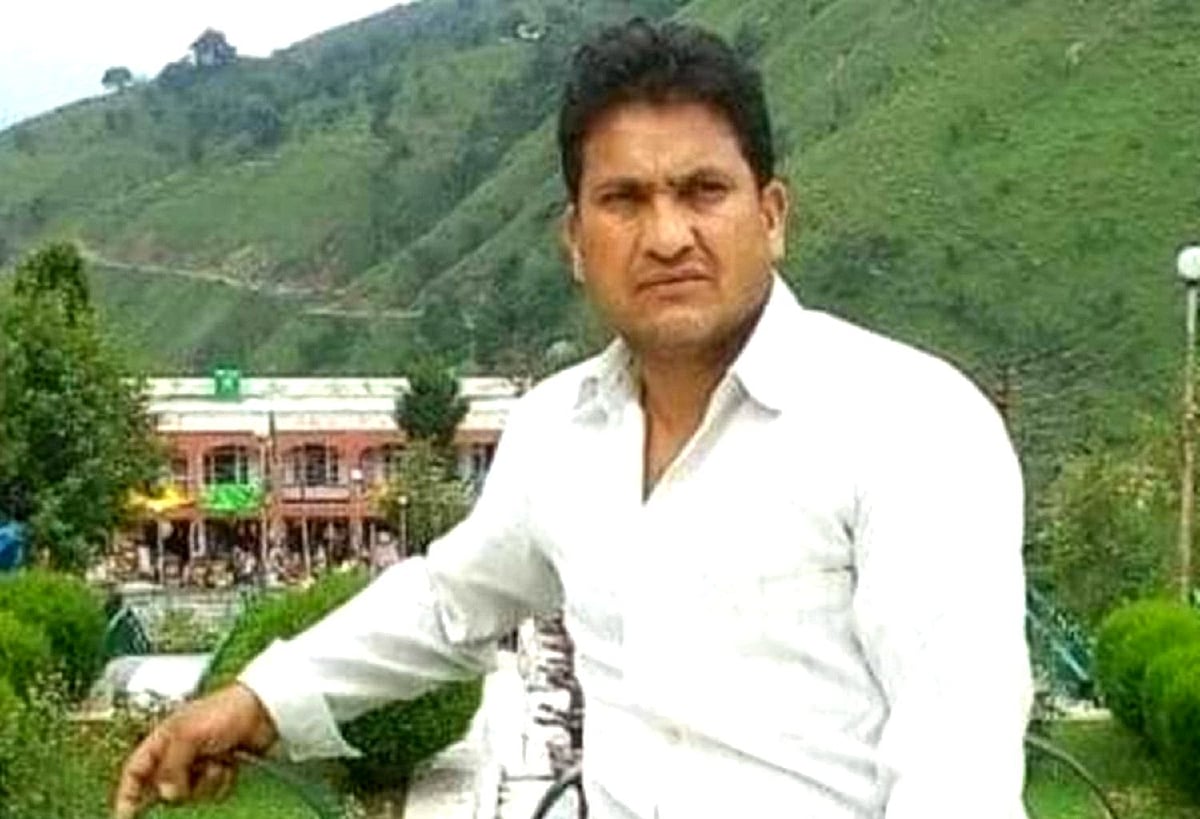 کشمیر میں پھر ٹارگٹ ہلاکت، پولیس افسر فاروق احمد میر کا قتل، دھان کے کھیت سے لاش برآمد 