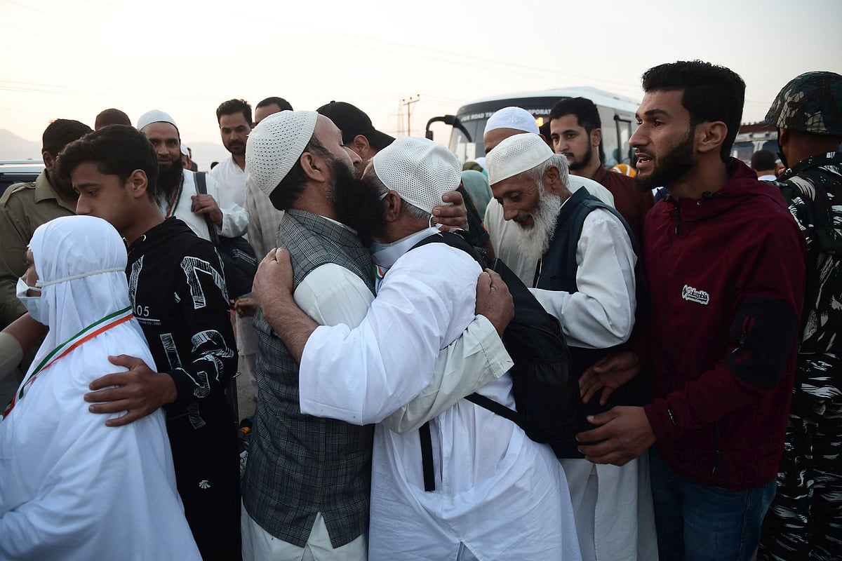 حج 2023: زائد ہوائی کرایہ کا معاملہ عدالت پہنچا، مرکزی حج کمیٹی کو 10 دن میں جواب داخل کرنے کی ہدایت