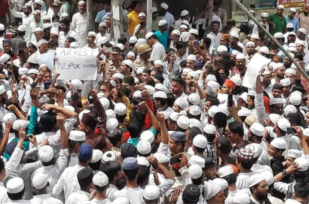 گستاخانِ رسول کی گرفتاری کو لے کر مراد آباد میں بھی مسلمانوں کا شدید مظاہرہ