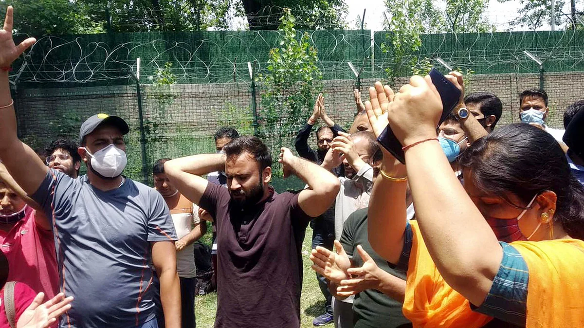 ٹارگیٹ کلنگ کے خلاف کشمیری پنڈت احتجاج کرتے ہوئے، تصویر یو این آئی