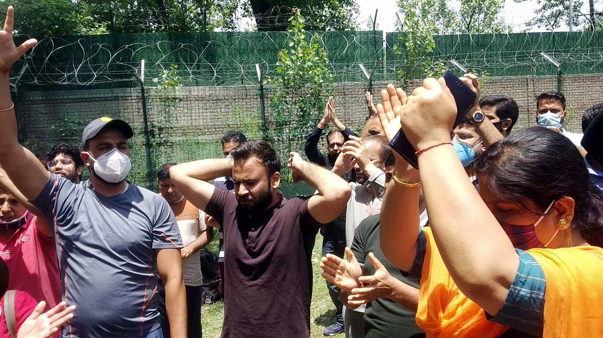 ٹارگیٹ کلنگ کے خلاف کشمیری پنڈت احتجاج کرتے ہوئے، تصویر یو این آئی