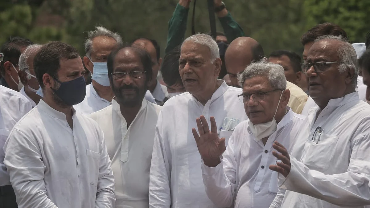 صدارتی امیدوار یشونت سنہا کے ساتھ راہل گاندھی سمیت دیگر حزب اختلاف کے لیڈران / تصویر قومی آواز / وپن