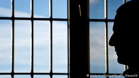 قانون کی نظر میں معصوم لیکن پھر بھی یورپی جیلوں میں قید