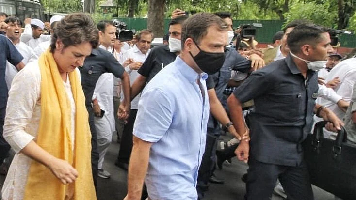 ای ڈی دفتر جاتے ہوئے راہل گاندھی 