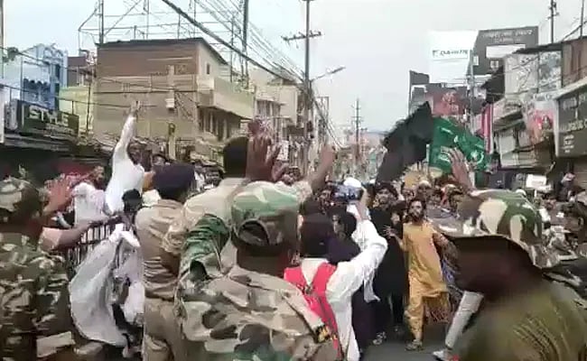 توہین رسالت تنازعہ: رانچی میں آگ زنی اور پتھراؤ کے بعد پولیس لاٹھی چارج، ہوائی فائرنگ، دفعہ 144 نافذ