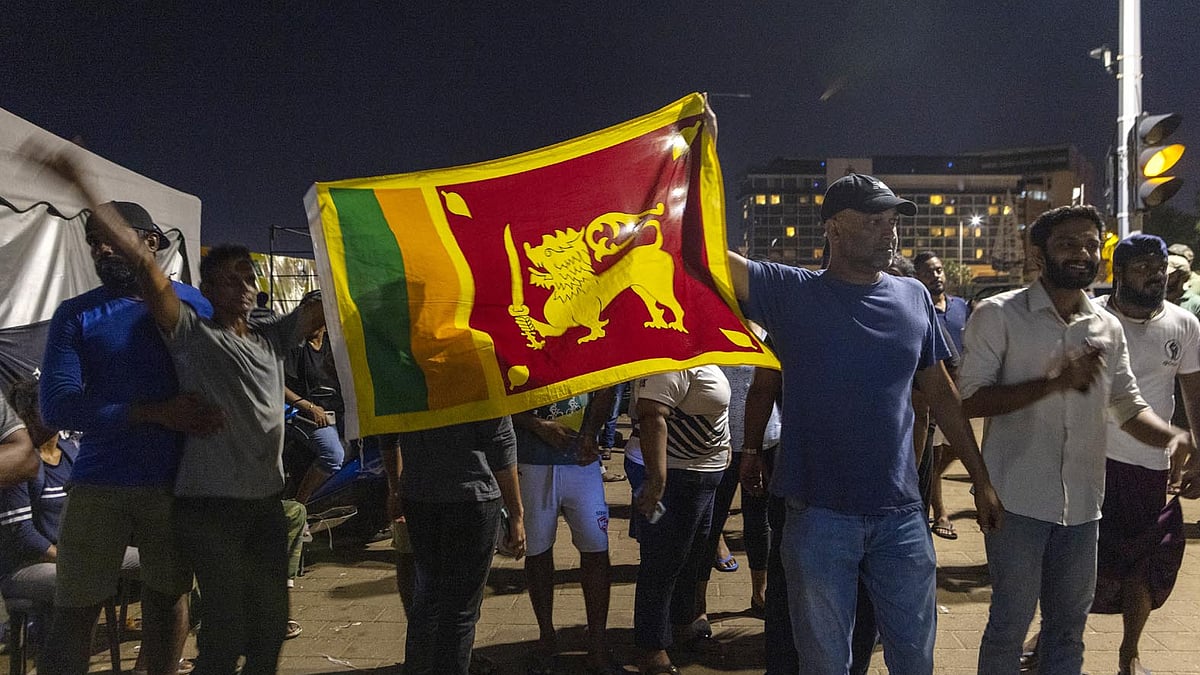 سری لنکا میں مظاہرہ کرتے عوام / Getty Images