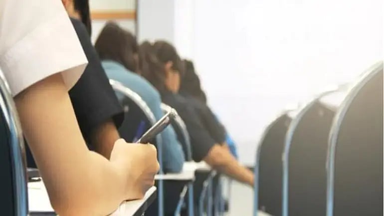 کیرالہ: نیٹ امتحان کے دوران لڑکیوں کو زیر جامہ اتارنے پر مجبور کرنے پر ہنگامہ