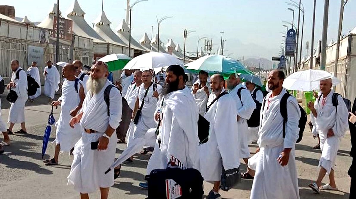 <div class="paragraphs"><p>عازمیں حج کی فائل تصویر</p></div>