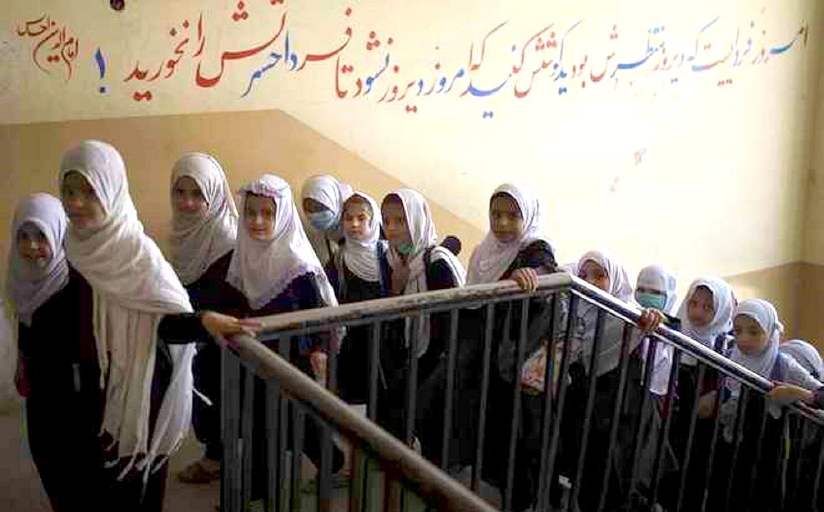 لڑکیوں کے اسکول عارضی طور پر بند کیے گئے، ہمیشہ کے لیے نہیں: طالبان