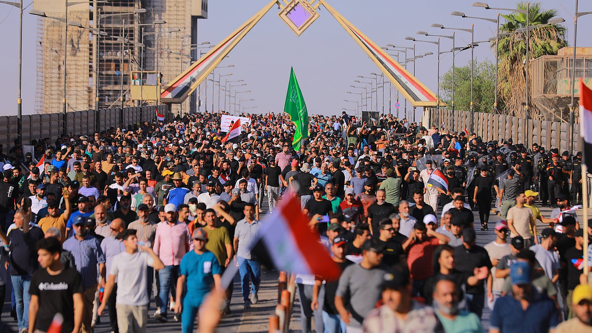 بغداد میں احتجاج کرتے عوام / Getty Images