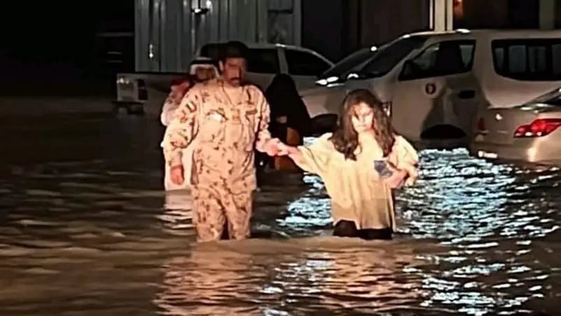 متحدہ عرب امارات کی ریاست فجیرہ میں شدید بارش، ملازمین کو گھر سے کام کرنے کی ہدایت