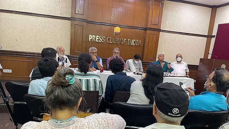 ’صحافیوں کی مقدمہ لڑنے میں مدد کرنی ہوگی‘، ٹی این نائنن