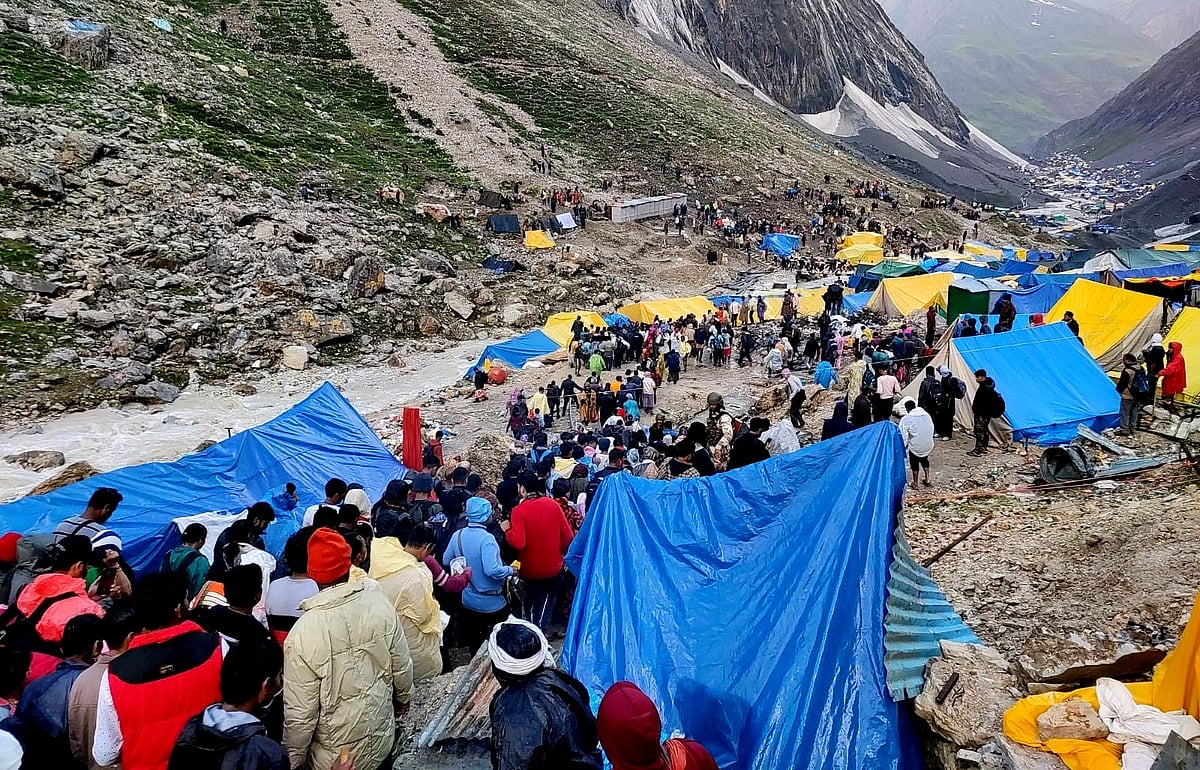 امرناتھ یاترا: بادل پھٹنے سے آئے سیلاب میں 16 افراد ہلاک، 40 لاپتہ