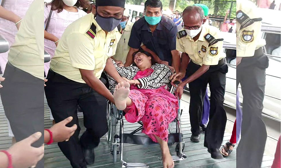 بنگال ایس ایس سی گھوٹالہ: پارتھو نے خود کو قرار دیا ’سازش کا شکار‘، صدمہ میں ارپیتا