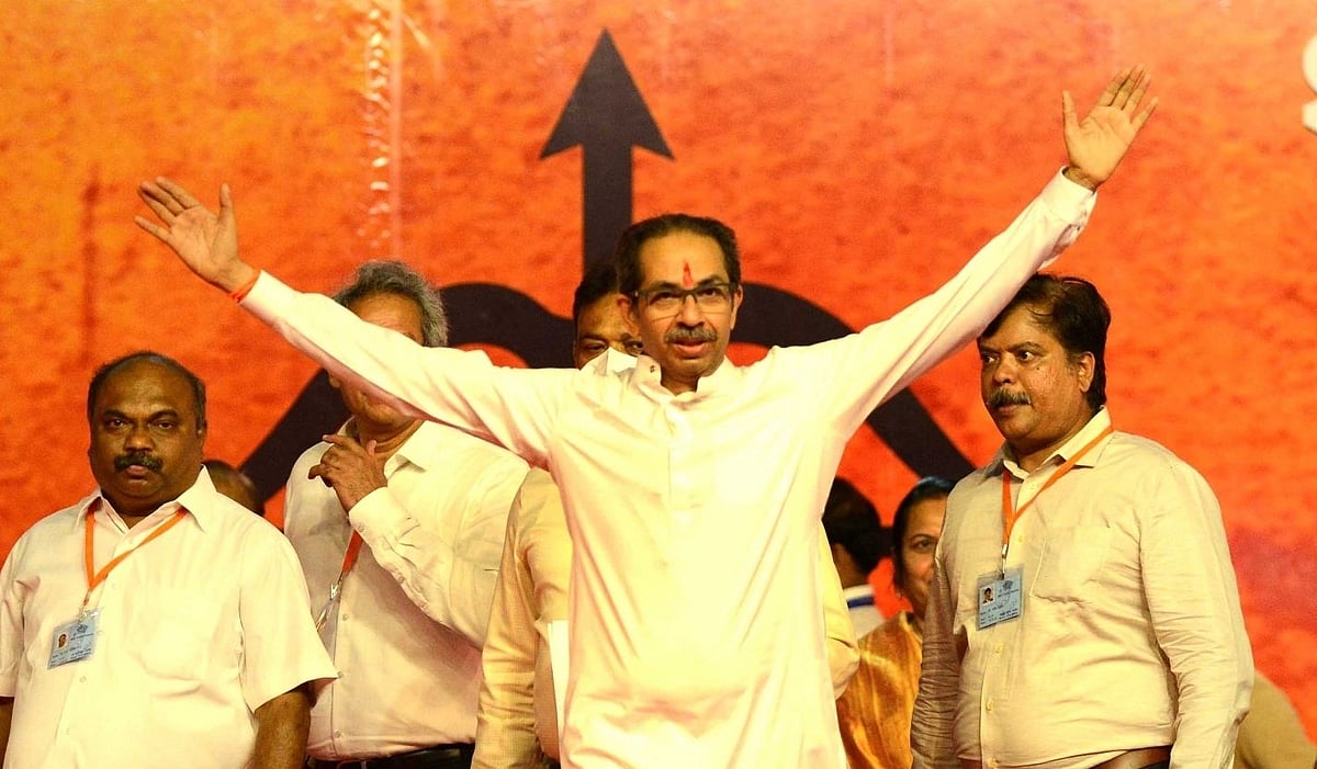 ’شیو سمواد‘ اور ’آپلا بھگوا‘ کے ساتھ سڑکوں پر اترے ٹھاکرے، لیکن شیوسینا ہے کس کی؟