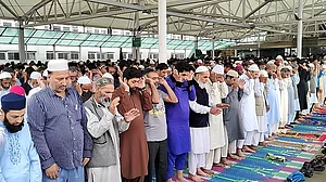 کشمیر میں عید نماز کے روح پرور اجتماعات، سب بڑی تقریب درگاہ حضرت بل میں منعقد