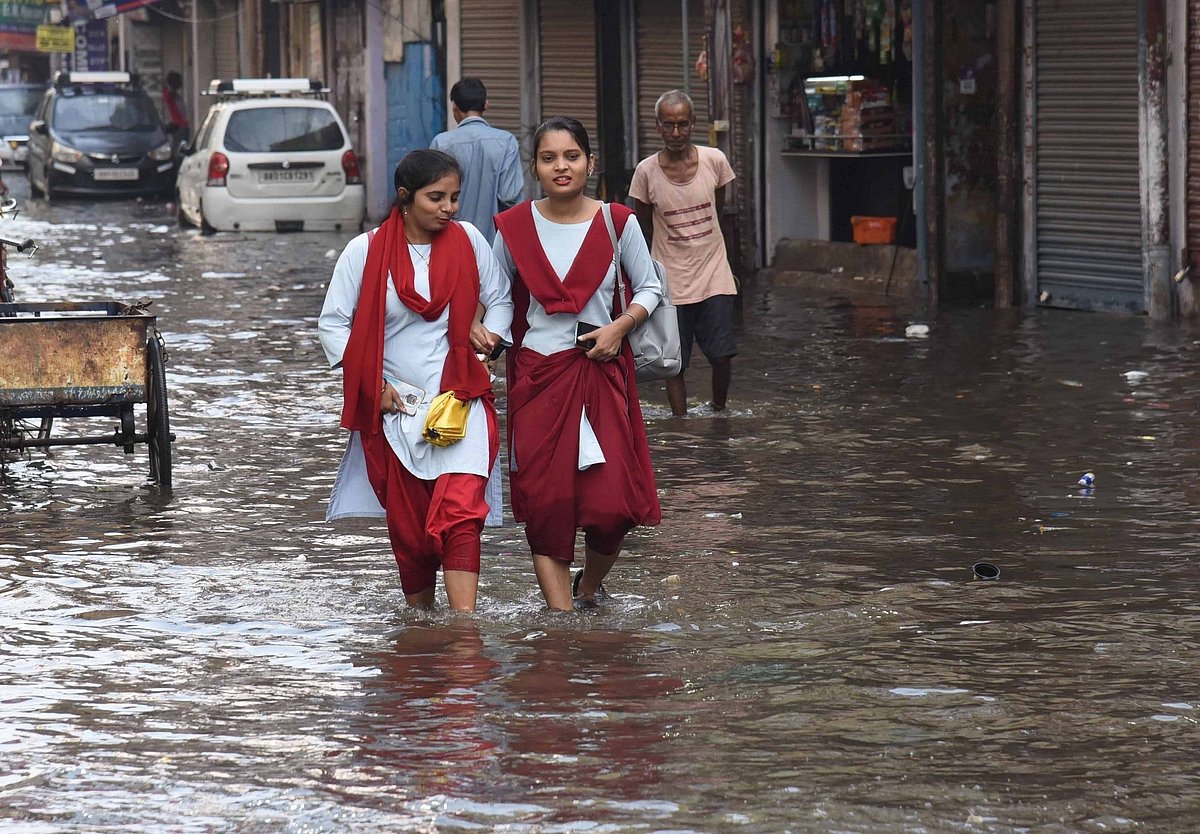 بہار میں بارش سے بگڑے حالات، کئی ندیاں خطرے کے نشان سے اوپر