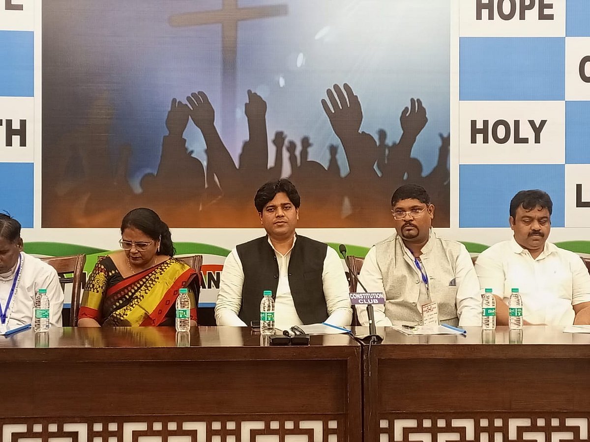 ’تمام اقلتیوں کو متحد ہو کر جمہوریت کو بچانا ہوگا‘، آل انڈیا مسیح ملن تقریب سے عمران پرتاپ گڑھی کا خطاب