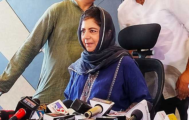 غیر مقامی افراد کو ووٹ ڈالنے کا حق دینا جمہوریت کے تابوت میں آخری کیل: محبوبہ مفتی
