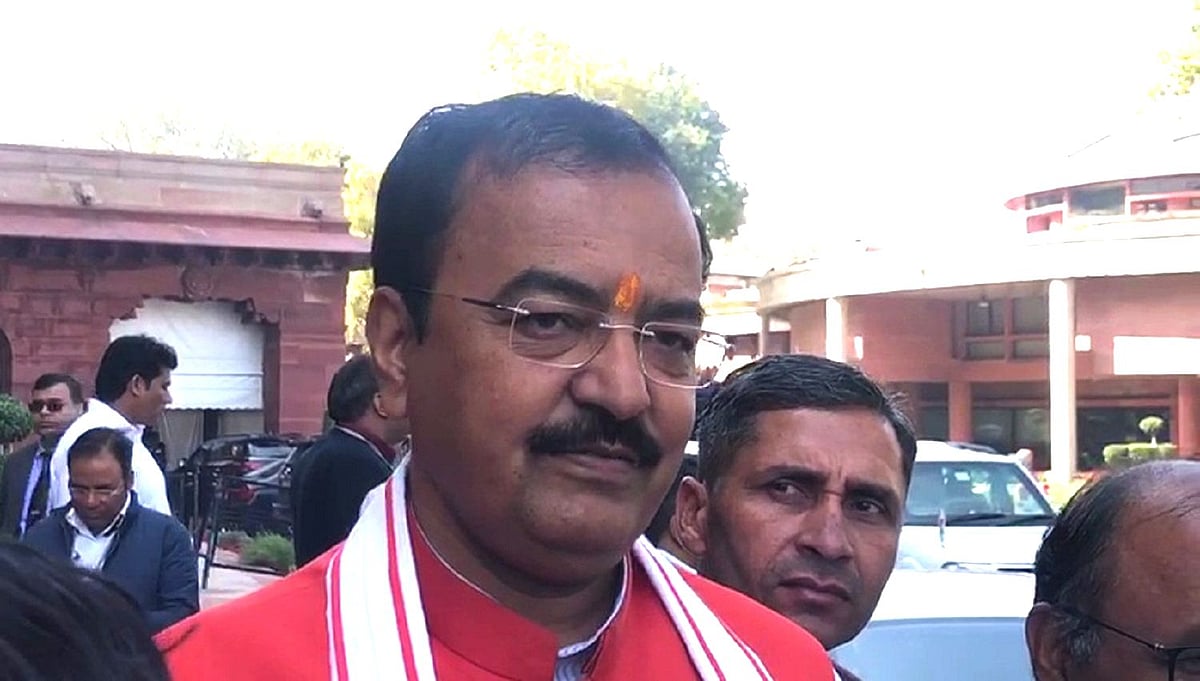 بیٹے نے کہا ’عتیق کو یوپی پولیس نے مارا‘، تو نائب وزیر اعلیٰ کیشو موریہ نے بولا ’بچہ ہے، سیاست نہیں سمجھتا‘
