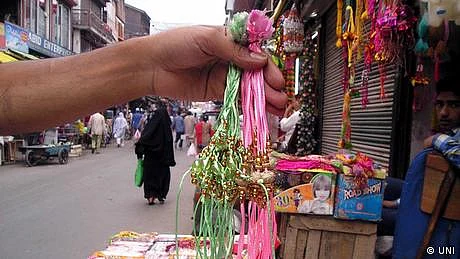 وزیر اعظم مودی کی 'پاکستانی بہن‘ انہیں راکھی باندھنے کی متمنی