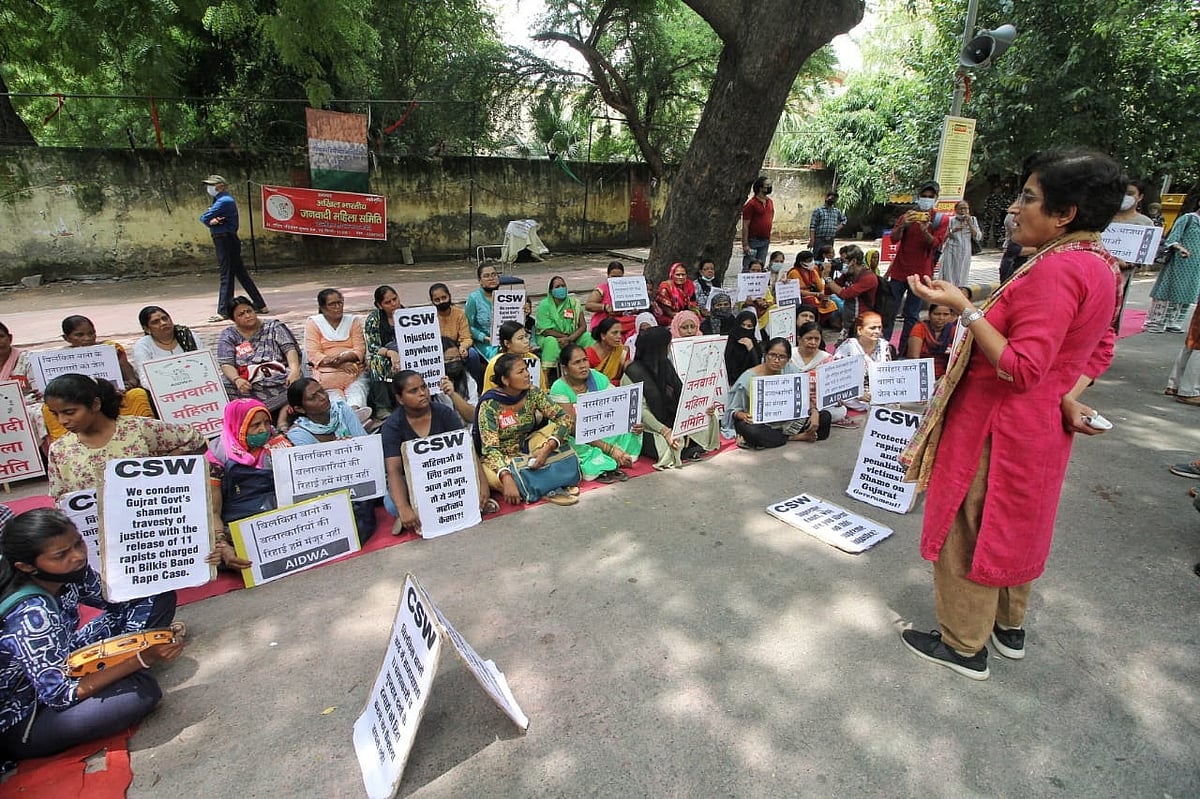 بلقیس بانو معاملہ: عصمت دری اور قتل کے مجرموں کو رہا کئے جانے کے خلاف جنتر منتر پر مظاہرہ 
