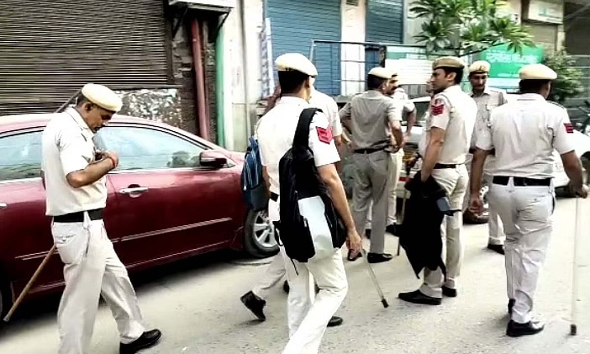 دہلی: شاہین باغ میں ’پی ایف آئی‘ کے دفتر کے باہر بڑی تعداد میں پولیس فورس تعینات، ڈرون سے نگرانی