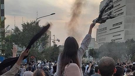 ایران: مظاہرین کے خلاف کریک ڈاؤن کم از کم 50 افراد ہلاک