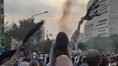 ایران: مظاہرین کے خلاف کریک ڈاؤن کم از کم 50 افراد ہلاک