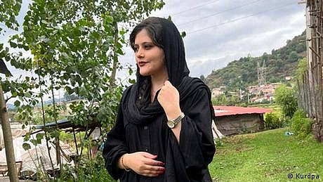 اخلاقی پولیس کی حراست میں خاتون کی موت، ایرانی صدر کا تفتیش کا حکم