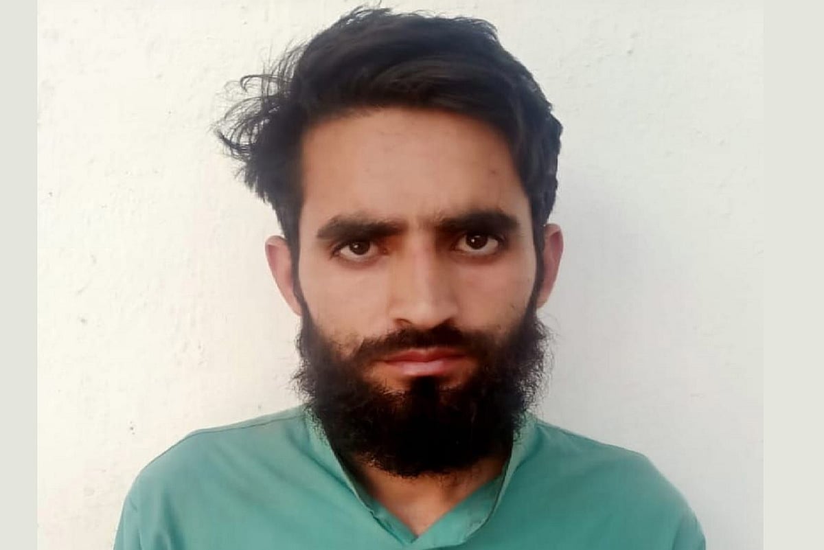 جموں و کشمیر: ریاسی میں 'ہائبرڈ ملی ٹینٹ' گرفتار، اسلحہ اور گولہ بارود برآمد، پولیس