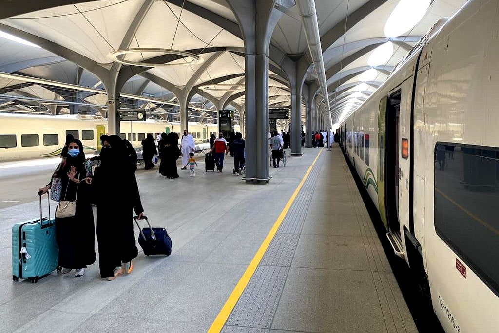 زائرین کی سہولت کے لیے مکہ اور مدینہ کے درمیان تیزرفتار ٹرین سروس