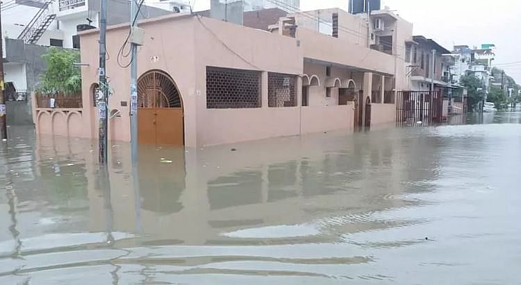 موسلادھار بارش سے لکھنؤ پر چڑھا ’اسمارٹ سٹی‘ کا رنگ دھندلا پڑ گیا، آبی جماؤ نے روکا سی ایم یوگی کا اسپتال دورہ