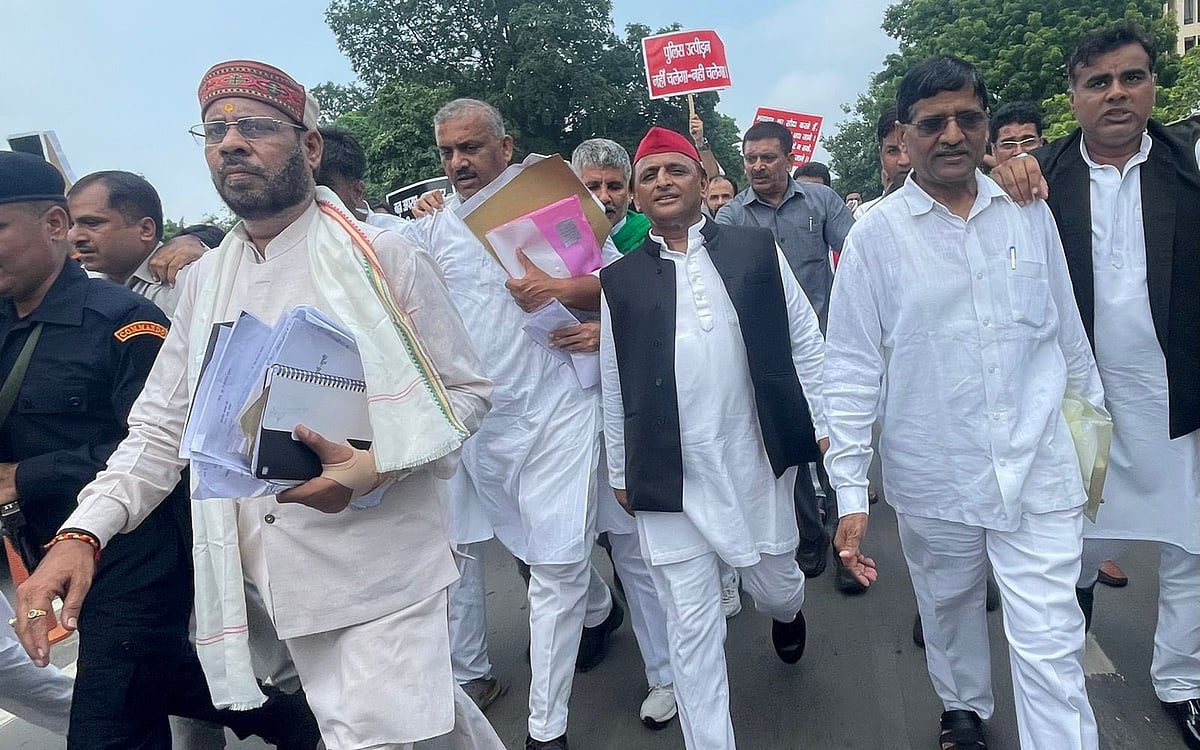 یوپی اسمبلی میں گونجا الٰہ آباد یونیورسٹی میں فیس چار گنا بڑھائے جانے کا معاملہ، سماجوادی پارٹی کا واک آؤٹ