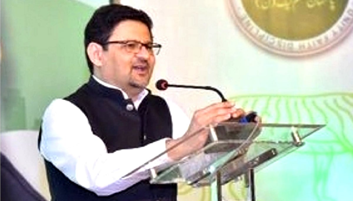 پاکستان کے وزیر خزانہ مفتاح اسمٰعیل مستعفی، اسحٰق ڈار نامزد 