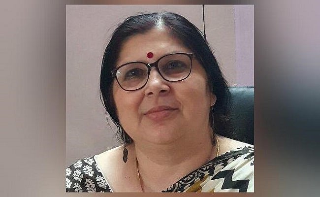 کنڈوم پر تبصرہ کرنے پر آئی اے ایس افسر کو نوٹس، خواتین کمیشن نے 7 دن میں مانگا جواب
