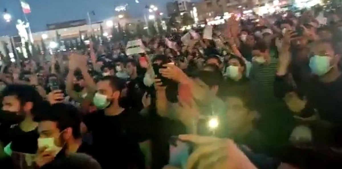 ایران میں حجاب کی مخالفت تیز، پولیس مظاہرین پر پیلٹ گن سے کر رہی حملہ، گرفتار 31 افراد ہلاک، انٹرنیٹ بند