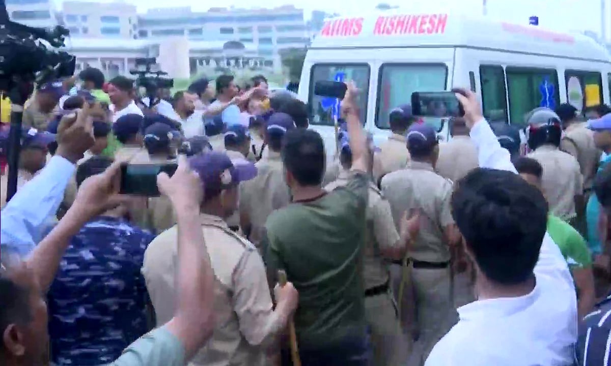 اہم خبریں LIVE: ایمس رشی کیش میں مقتول انکتا بھنڈاری کا پوسٹ مارٹم مکمل، اہل خانہ کو سونپی گئی میت