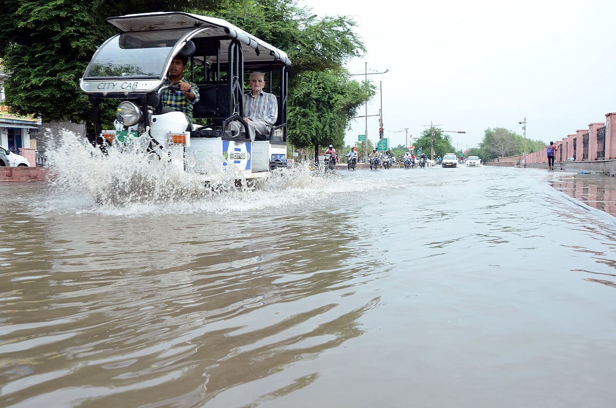 یوپی میں حادثوں کی بارش! لکھنؤ میں دیوار گرنے سے 9، اناؤ میں چھت گرنے سے 3 افراد ہلاک