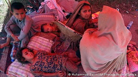 تباہ کن سیلاب کے نتیجے میں پاکستان میں تعلیم کا بحران