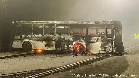 سیلاب متاثرین سے بھری بس میں آتشزدگی، 17 افراد ہلاک